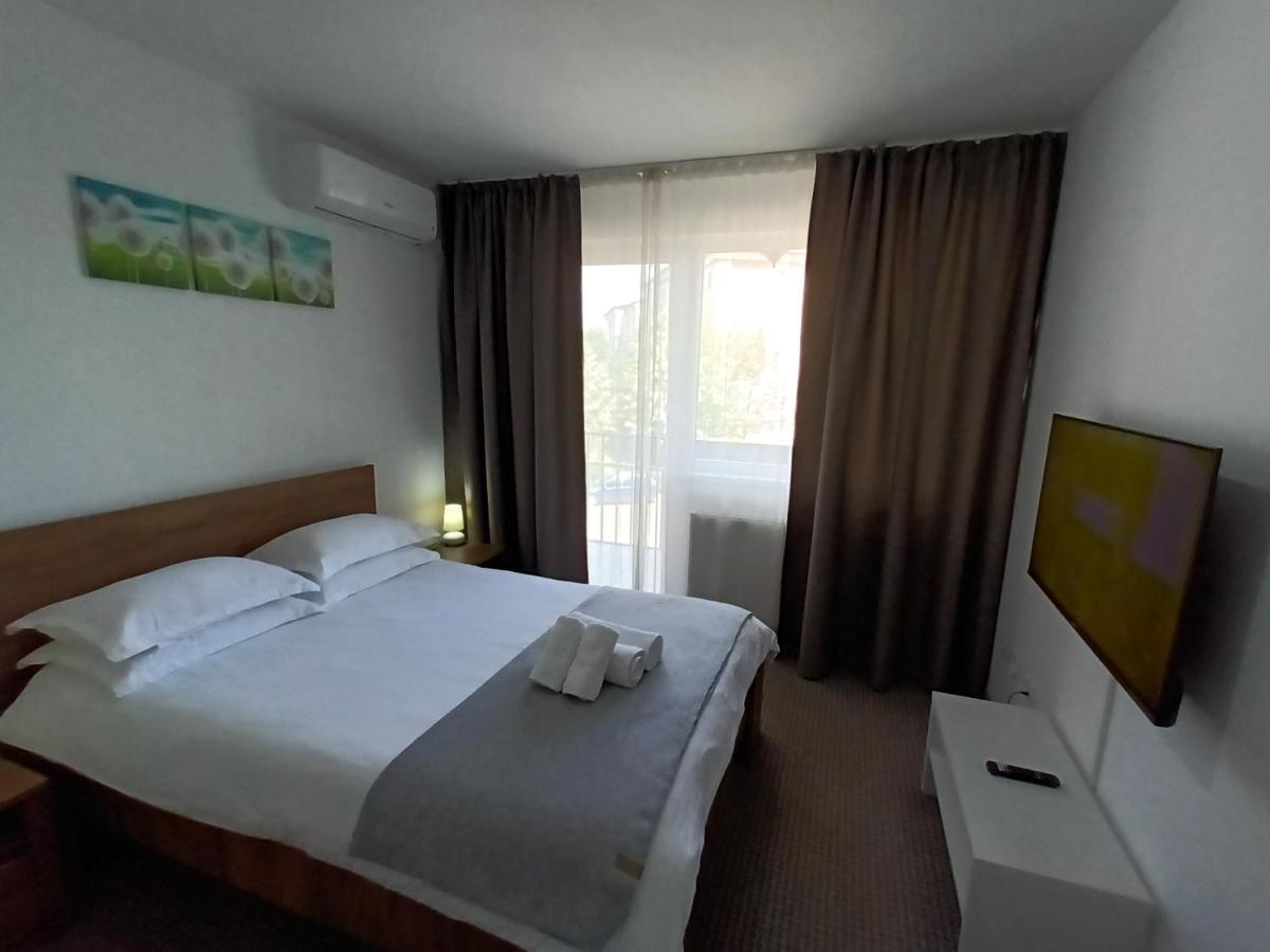 Revolution Apartment Baia Mare Exterior foto