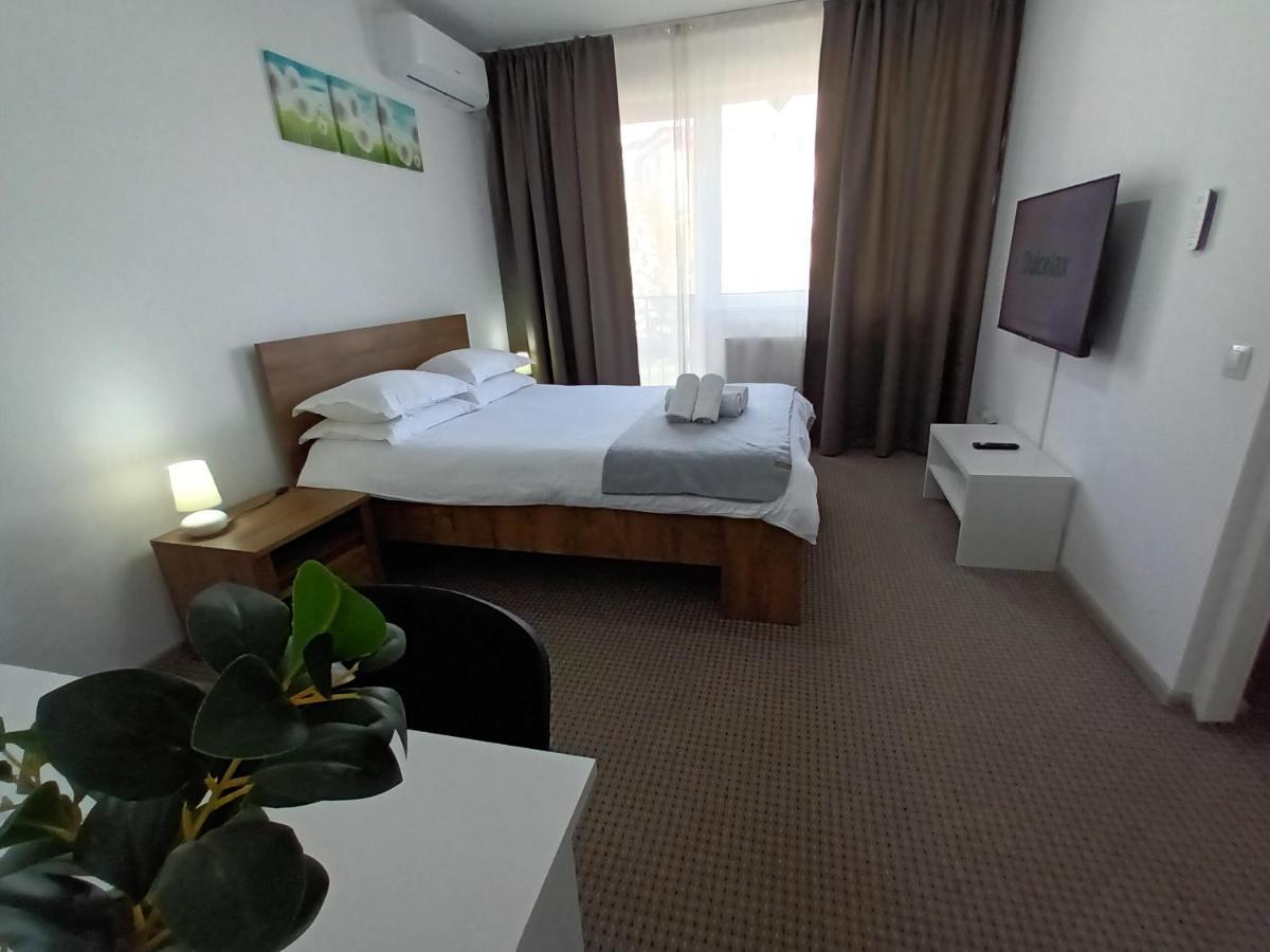 Revolution Apartment Baia Mare Exterior foto